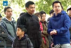 《爸爸去哪儿》第二季王中磊带儿子探班刘德华 工作录影两不误