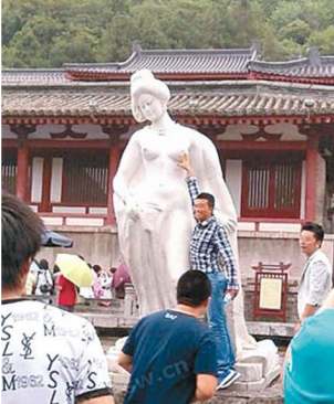 杨贵妃雕像袭胸者是谁 袭胸者资料身份照片