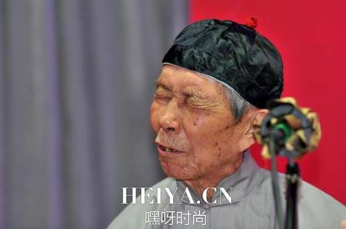 2009年6月13日，张永熙老先生在南京表演相声。 东方IC 资料