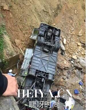 安徽六安霍山县皖N31638大巴客车坠桥事故现场视频照片伤亡情况