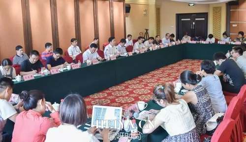 9月10日，中央新闻媒体采访团赴雄安新区集中采访。  赵杰摄