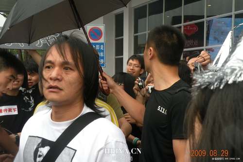 谢霆锋表哥叫什么及和谢霆锋关系揭秘 曝阿雄个人资料照片及家庭背景