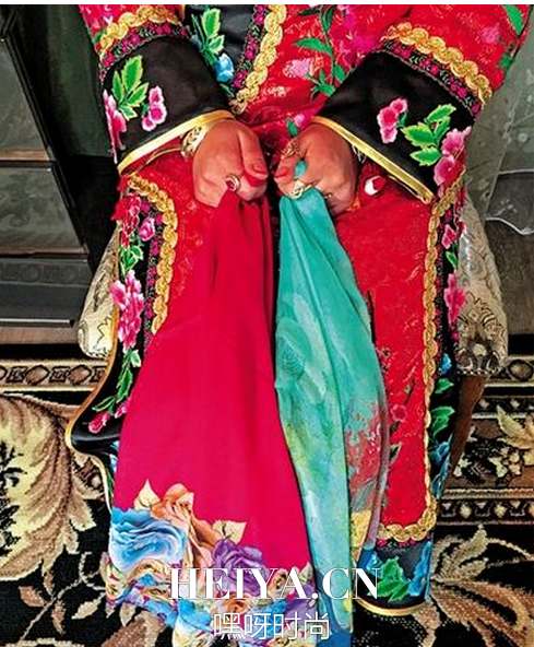 哈萨克斯坦新娘办传统中国婚礼原因现场照片 新郎新娘是哪里人 哈萨克斯坦新娘办传统中国婚礼原因现场照片 新郎新娘是哪里人