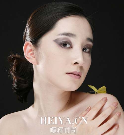 眼睛周围爱长脂肪粒的原因是什么  眼部周围长了脂肪粒怎么办