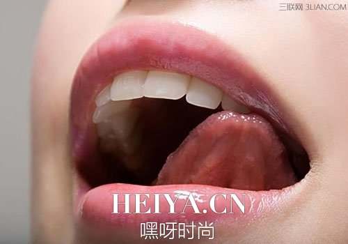 嘴唇越舔越干是为什么呢   预防嘴唇干裂的小诀窍