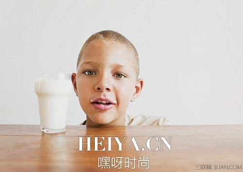 睡觉前应不应该喝牛奶   睡前喝牛奶会发胖吗