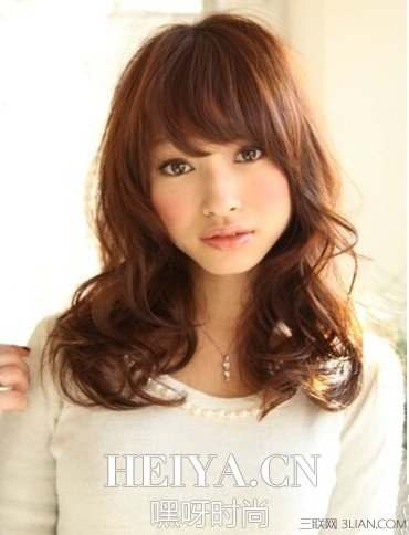 女生中长发烫什么样的发型才好看 女生中长发烫发技巧 女生中长发烫什么样的发型才好看 女生中长发烫发技巧