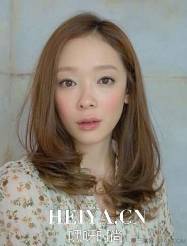 女生中长发烫什么样的发型才好看 女生中长发烫发技巧 女生中长发烫什么样的发型才好看 女生中长发烫发技巧