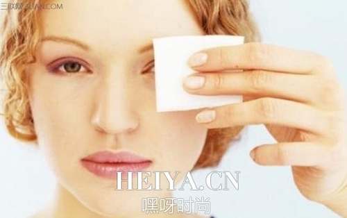 眼妆应该怎么卸   不卸眼妆的后果是什么
