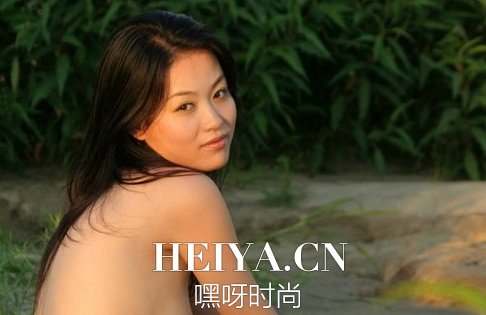 汤芳两腿分开照片种子   汤芳人体艺术镜头后面的摄影师揭秘