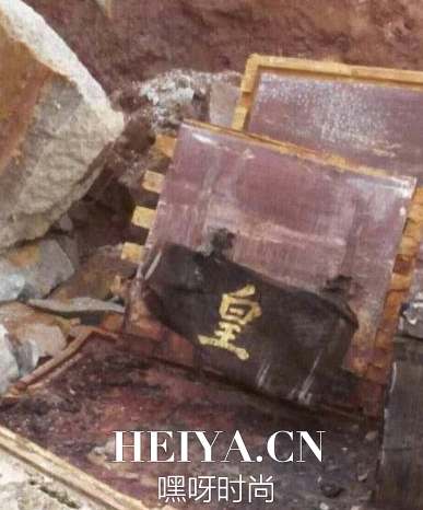 广东惠州身着官服完整干尸现场照片 干尸保存完整真相揭秘 广东惠州身着官服完整干尸现场照片 干尸保存完整真相揭秘