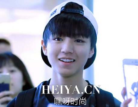 tfboys机场被推原因真相 推王俊凯的保安个人资料照片遭人肉 tfboys机场被推原因真相 推王俊凯的保安个人资料照片遭人肉