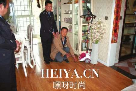 女孩的父亲被抓
