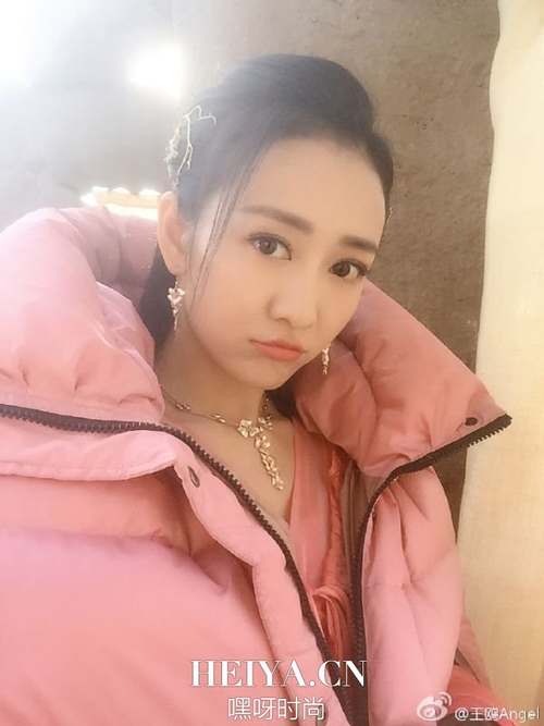 网友曝王鸥已婚 王鸥老公张戈资料微博婚纱照是杨幂同学?