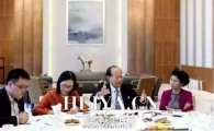 实拍首富李嘉诚的家庭饭局视频在线观看