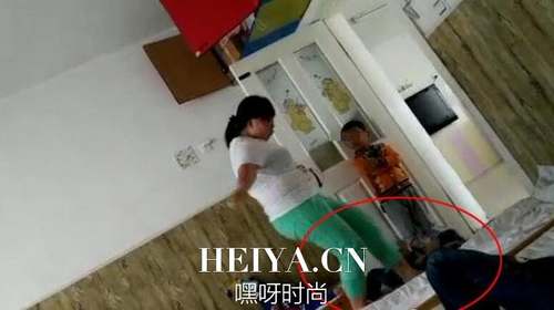 沈阳一幼儿园老师暴打聋哑儿 小孩被拎起摔下连续踢