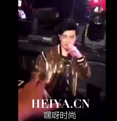 “你这样喊周杰伦他是不是欠你钱”视频上微博热搜榜