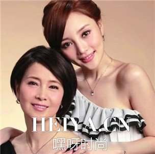 李小璐的妈妈张伟欣